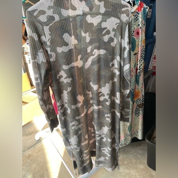 Stitch & Star Camo Cardigan Size Large - Picture 3 of 3